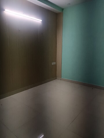 Room in 3 BHK Builder Floor at Sector 52 – for Rent