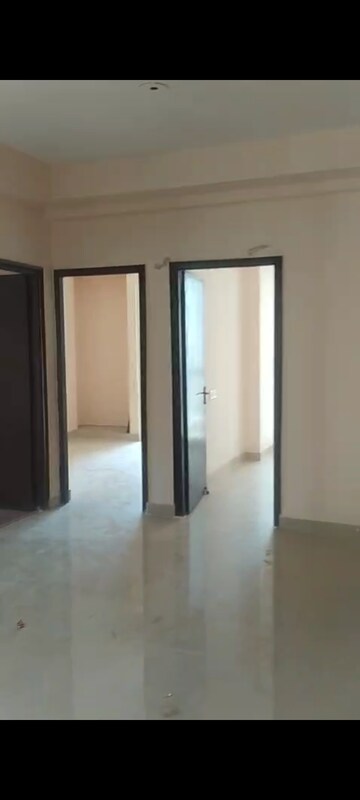 Room in 3 BHK Apartment at Amrapali Dream Valley, Tech Zone 4 Greater Noida – for Rent