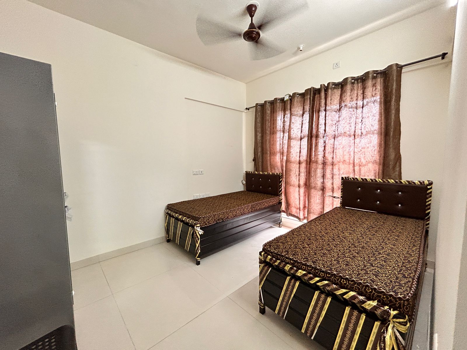 Pg For Rent in Zyro Living Pg 