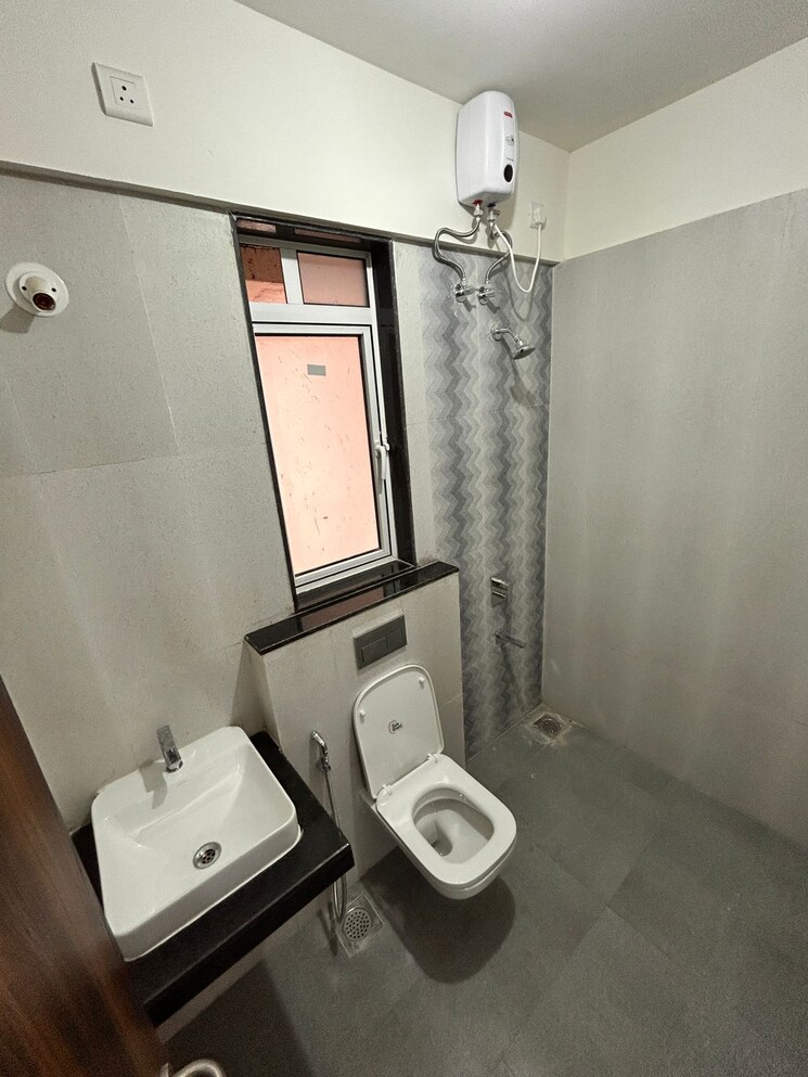 Bathroom, kanjurmarg west Pg For Boys & Girls In Kanjurmarg West 9074249