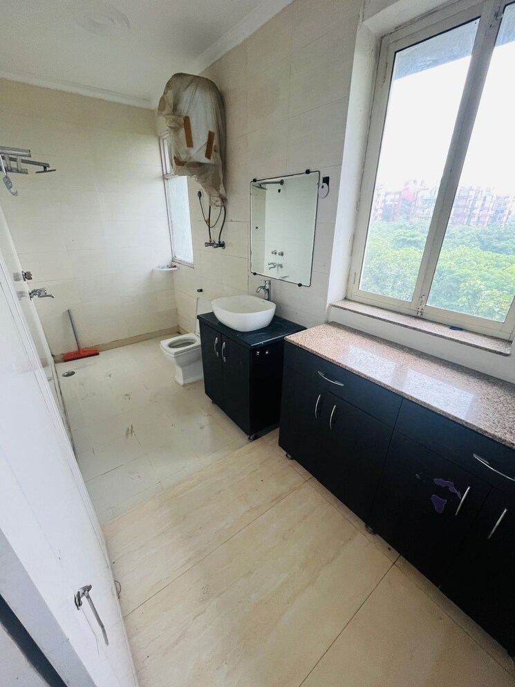 Attached Bathroom, sector 10 dwarka 3 Bedroom 1600 Sq.Ft. Apartment In Sector 10 Dwarka Delhi 9074221