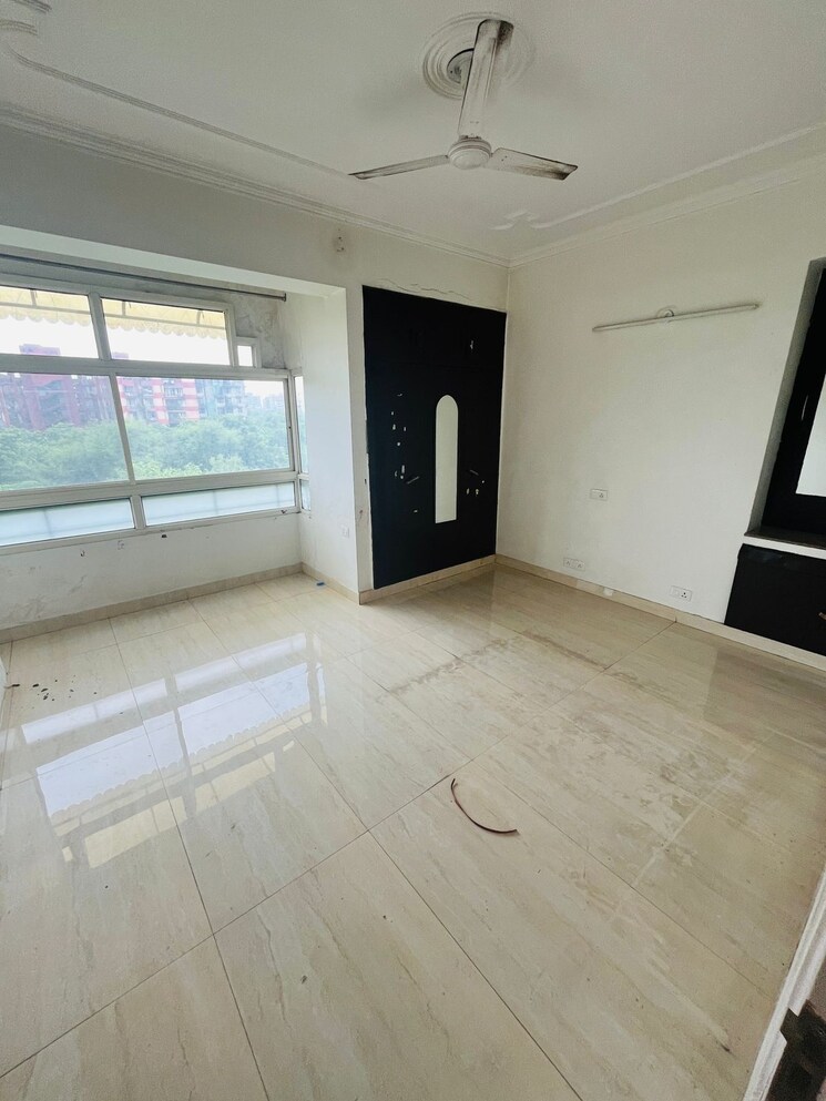 Room, sector 10 dwarka 3 Bedroom 1600 Sq.Ft. Apartment In Sector 10 Dwarka Delhi 9074221