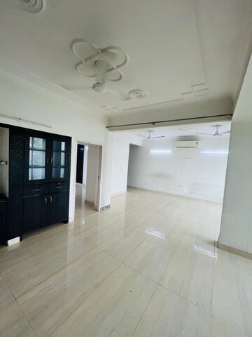Room in 3 BHK Apartment at Sector 10 Dwarka – for Rent