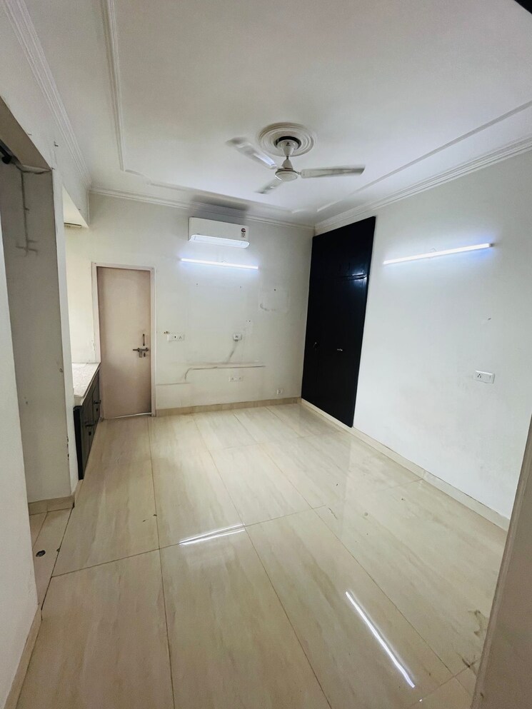 Room, sector 10 dwarka 3 Bedroom 1600 Sq.Ft. Apartment In Sector 10 Dwarka Delhi 9074221