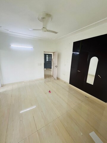 Room in 3 BHK Apartment at Sector 10 Dwarka – for Rent