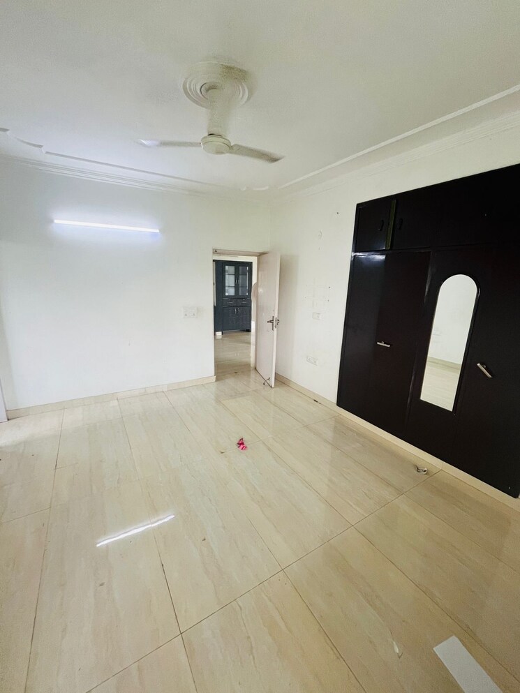 Room, sector 10 dwarka 3 Bedroom 1600 Sq.Ft. Apartment In Sector 10 Dwarka Delhi 9074221