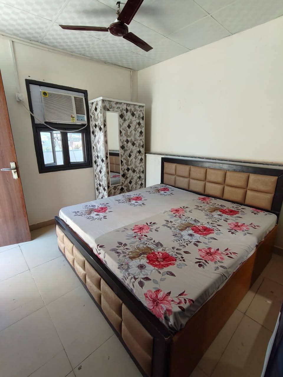 1 RkBuilder Floor For Rent in Saket