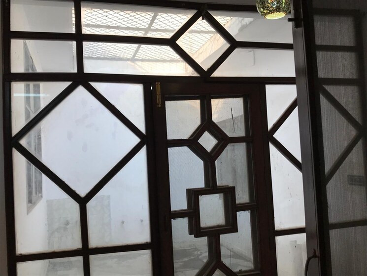 undefined, sector 36 3 Bedroom 200 Sq.Mt. Independent House In Sector 36 Noida 9074248