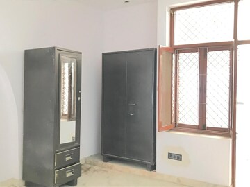 Room in 3 BHK Independent House at Sector 36 – for Rent
