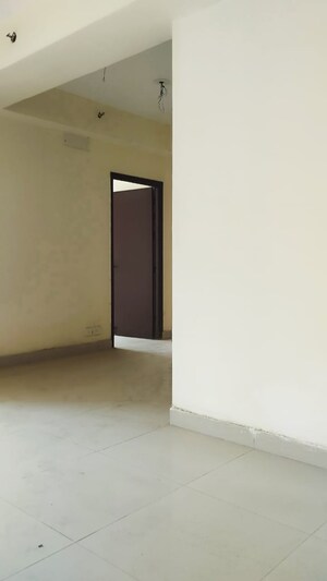 Room in 2 BHK Apartment at Panchsheel Greens II, Sector 16 Greater Noida – for Sale