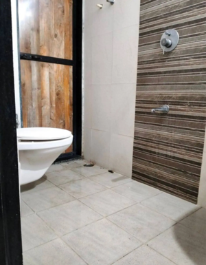 Room in 2 BHK Apartment at Kandivali West – for Sale