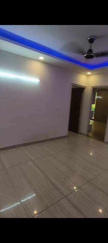Room in 4 BHK Apartment at JKG Palm Resort, Raj Nagar Extension – for Rent