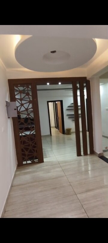 Room in 4 BHK Apartment at JKG Palm Resort, Raj Nagar Extension – for Rent
