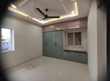 Room in 3 BHK Builder Floor at Kondapur – for Rent