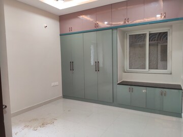 Room in 3 BHK Builder Floor at Kondapur – for Rent
