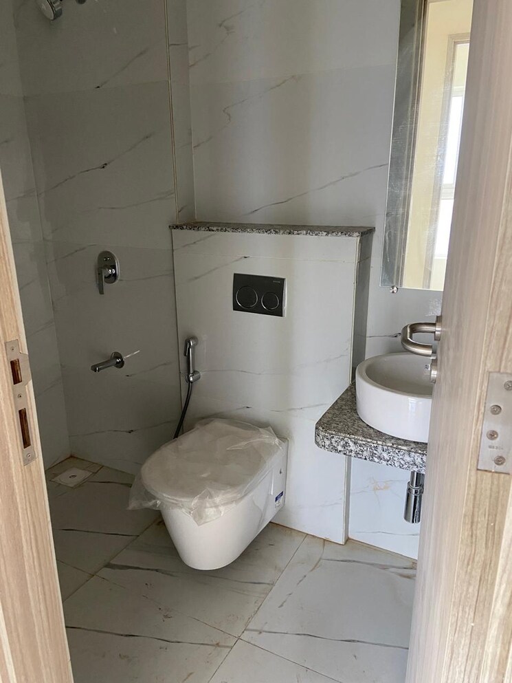 Bathroom, wadhwa-atmosphere-o2 2.5 Bedroom 756 Sq.Ft. Apartment In Mulund West Mumbai 9074285