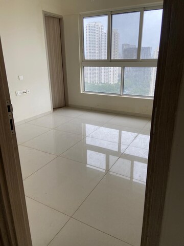 Room in 2.5 BHK Apartment at Wadhwa Atmosphere O2, Mulund West – for Sale