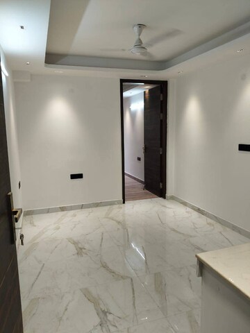 Room in 1 BHK Builder Floor at Saket – for Rent