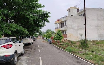 Plot For Sale in Jhalwa