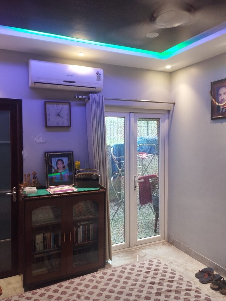 Living Room, pinewood-enclave 2.5 Bedroom 194 Sq.Yd. Builder Floor In Wave City Ghaziabad 9072698