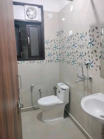 Bathroom in 1 BHK Builder Floor at Saket – for Rent