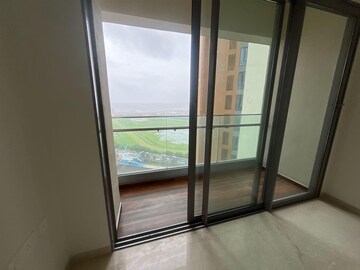 Room in 2 BHK Apartment at Piramal Mahalaxmi, Mahalaxmi – for Rent