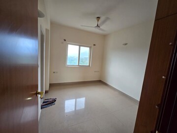Room in 3.5 BHK Apartment at Yeshwanthpur – for Rent