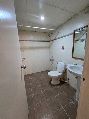 Bathroom in 3.5 BHK Apartment at Yeshwanthpur – for Rent