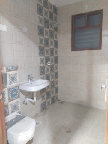 Bathroom in 2 BHK Builder Floor at RPS Palm Drive, Sector 88 – for Rent