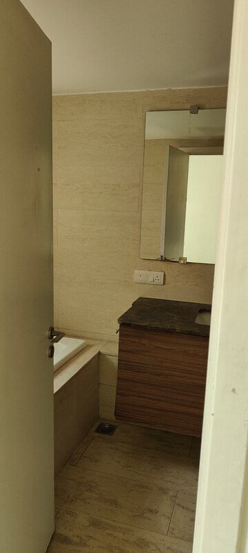 Bathroom in 4 BHK Apartment at DLF Park Place, Sector 54 – for Rent