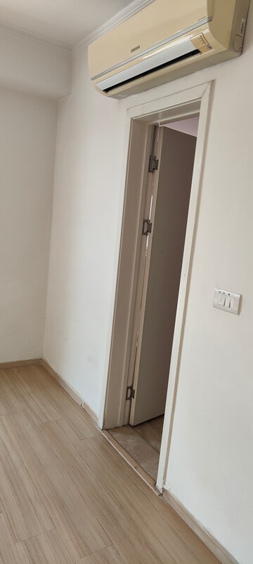 Building Lobby in 4 BHK Apartment at DLF Park Place, Sector 54 – for Rent