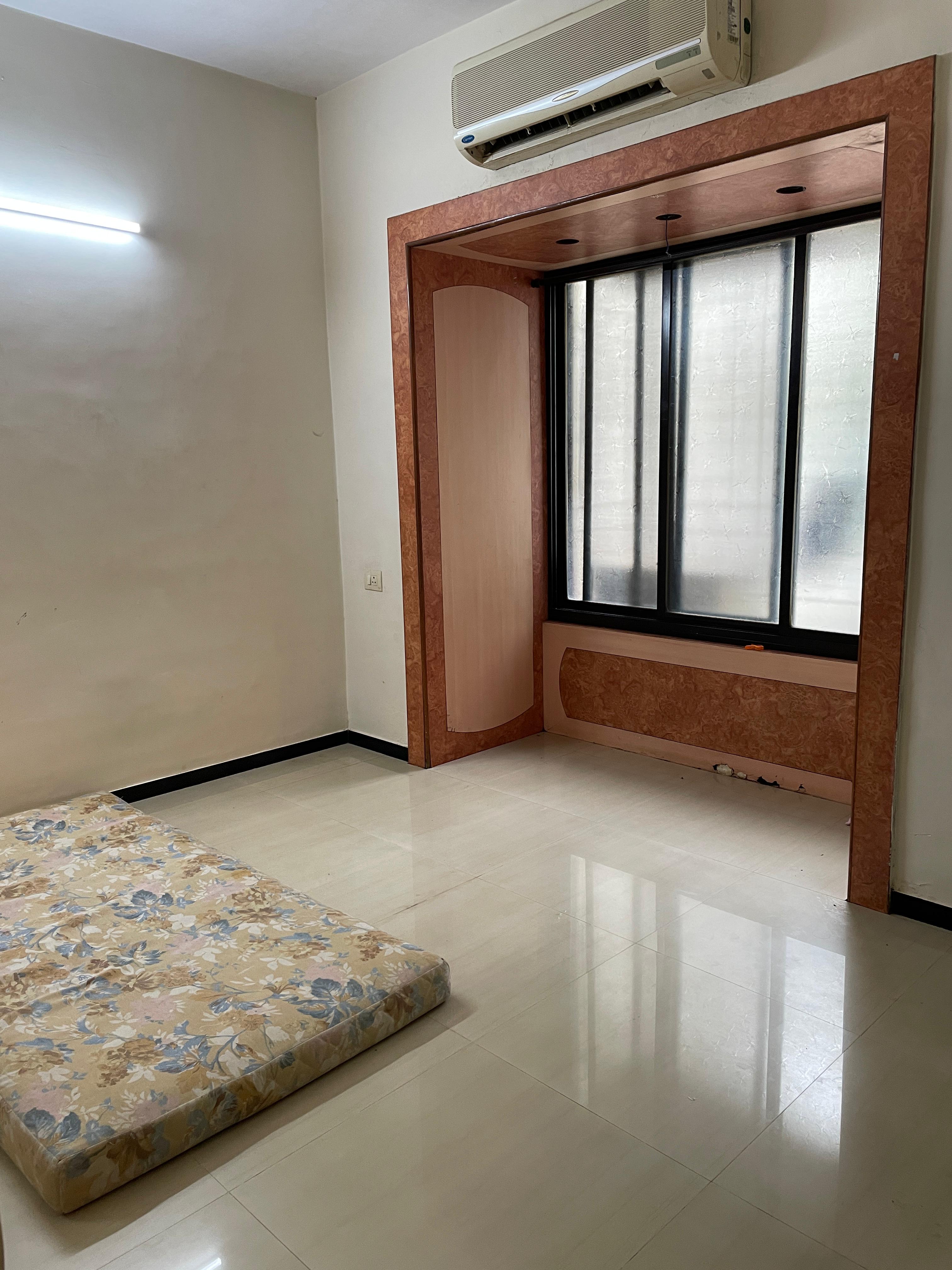 2 BHK Apartment For Rent in Green Meadows Bluilding 2 Chs Ltd