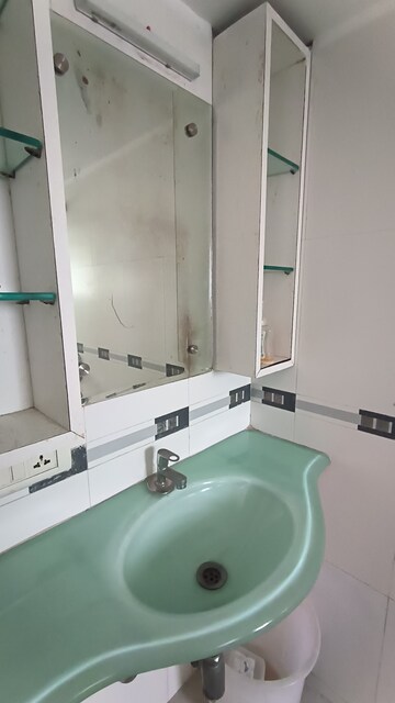 Team Area in 3 BHK Apartment at Poonam Apartments Worli, Worli – for Rent