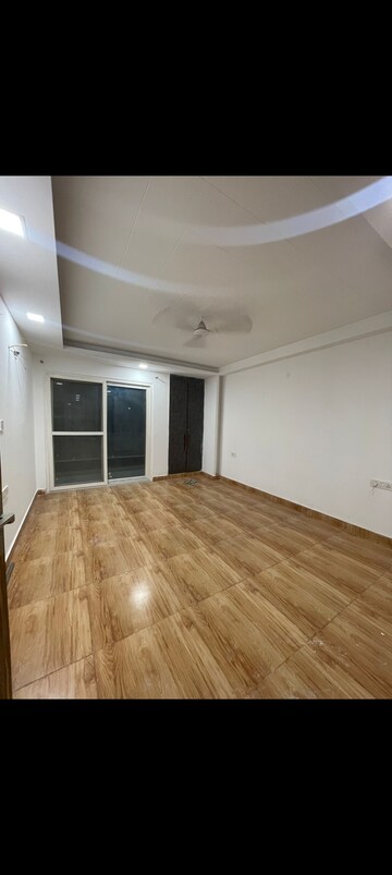 Room in 3 BHK Builder Floor at Saket – for Rent