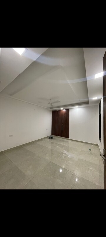 Room in 3 BHK Builder Floor at Saket – for Rent