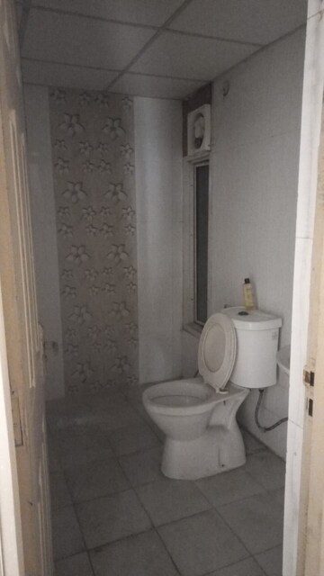 Bathroom in 2.5 BHK Apartment at Supertech Cape Town, Sector 74 – for Rent