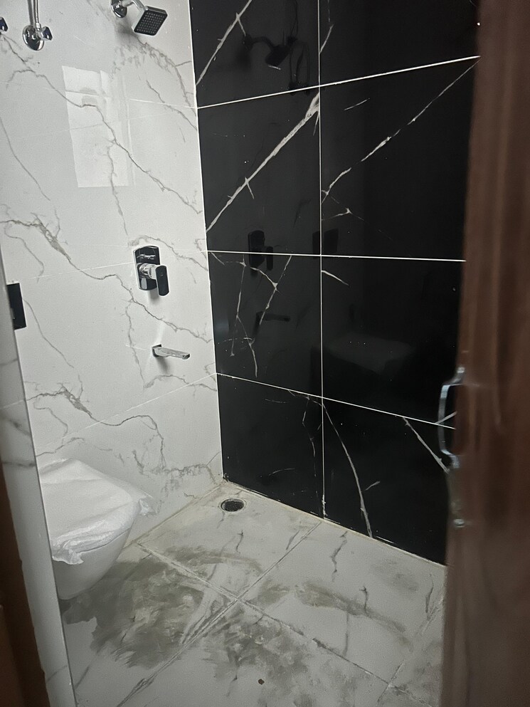 Bathroom, pir machalla 3 Bedroom 110 Sq.Yd. Apartment In Pir Machalla Zirakpur 9074497