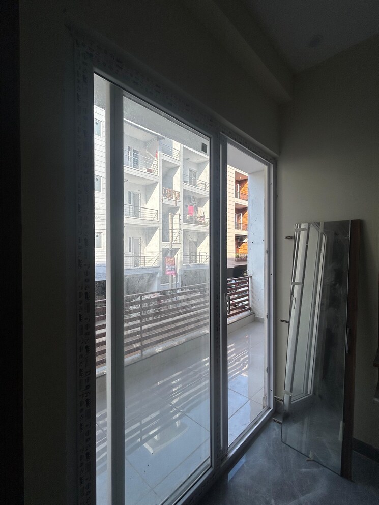 Balcony, pir machalla 3 Bedroom 110 Sq.Yd. Apartment In Pir Machalla Zirakpur 9074497