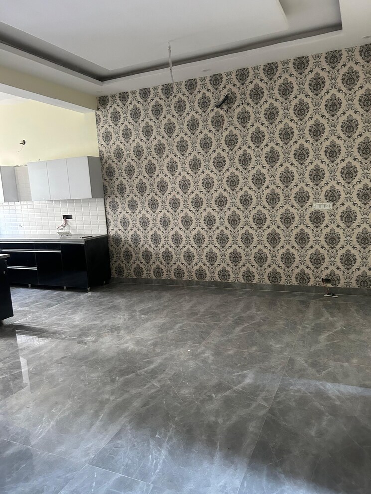 Living Room, pir machalla 3 Bedroom 110 Sq.Yd. Apartment In Pir Machalla Zirakpur 9074497