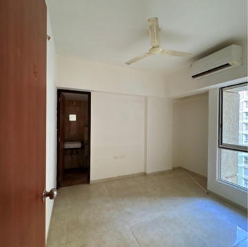 Room in 1 BHK Apartment at Lodha Amara New Tower, Kolshet Industrial Area – for Rent