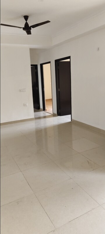 Room in 3 BHK Apartment at Amrapali Crystal Homes, Sector 76 – for Rent