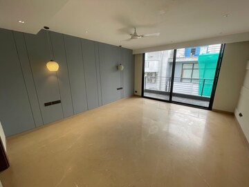 Room in 4 BHK Builder Floor at Sushant Lok I – for Rent