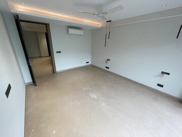 Room in 4 BHK Builder Floor at Sushant Lok I – for Rent