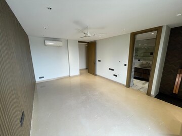 Room in 4 BHK Builder Floor at Sushant Lok I – for Rent