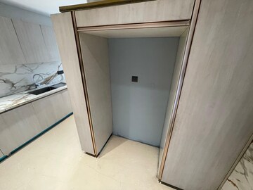 Room in 4 BHK Builder Floor at Sushant Lok I – for Rent