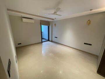 Room in 4 BHK Builder Floor at Sushant Lok I – for Rent