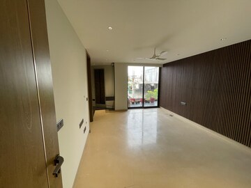 Room in 4 BHK Builder Floor at Sushant Lok I – for Rent