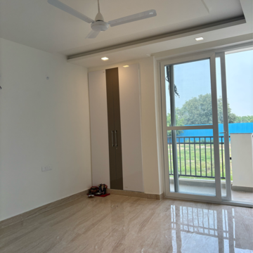 Room in 3 BHK Builder Floor at Sector 84 – for Rent