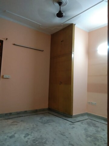 Room in 2 BHK Apartment at Chattarpur – for Rent