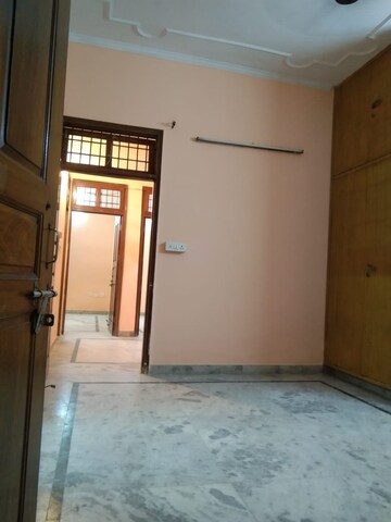 Room in 2 BHK Apartment at Chattarpur – for Rent